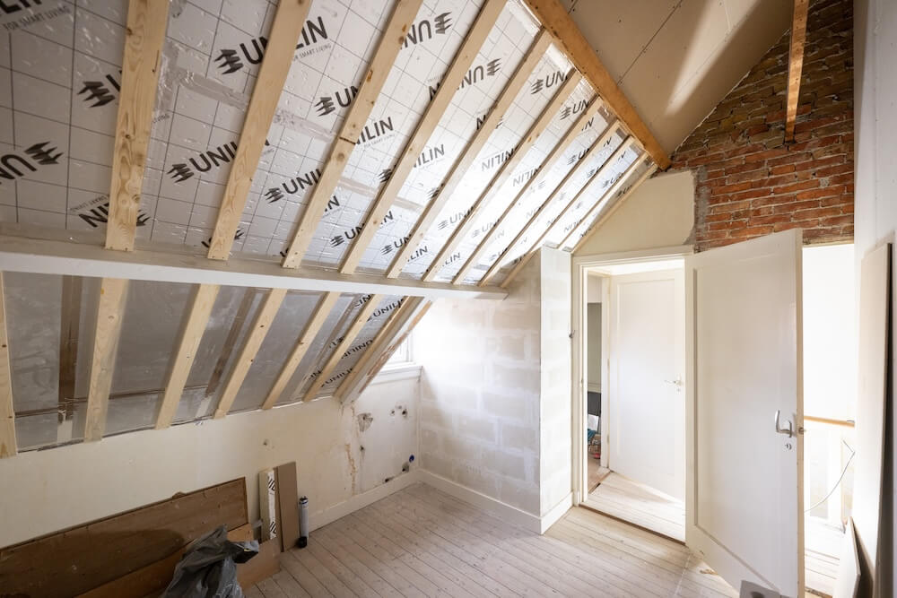 warmte isolatie op een schuin dak