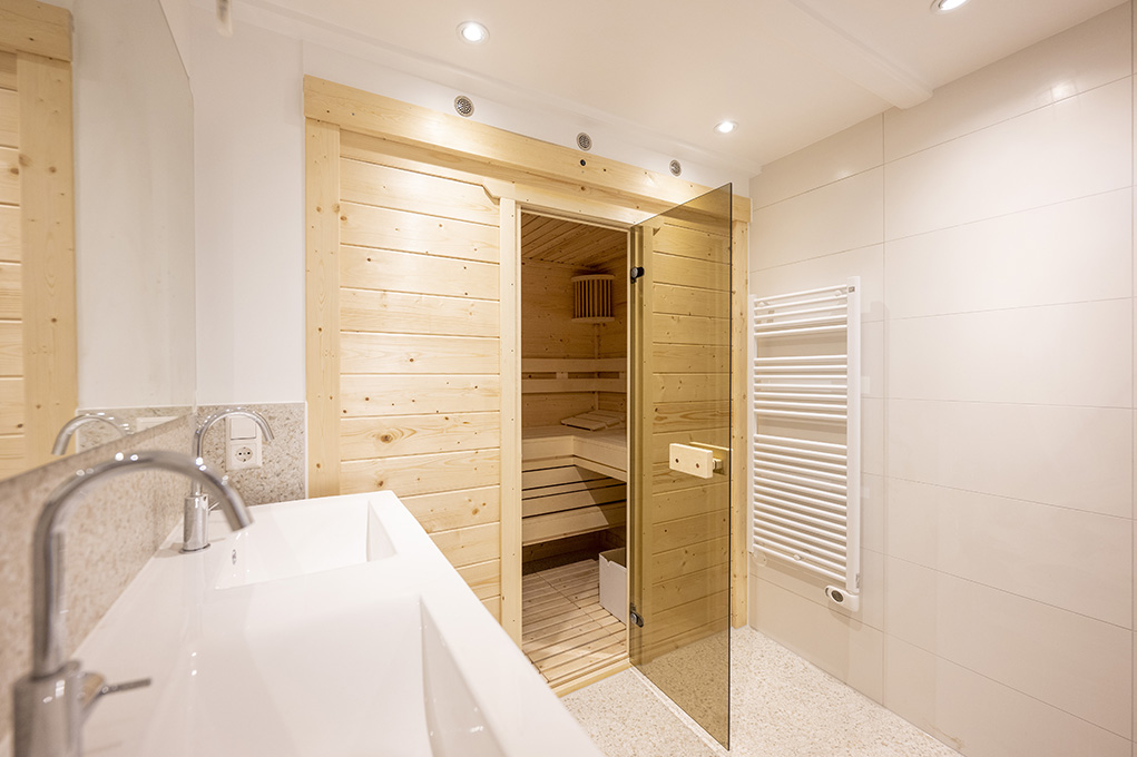Extra badkamer met sauna in de kelder