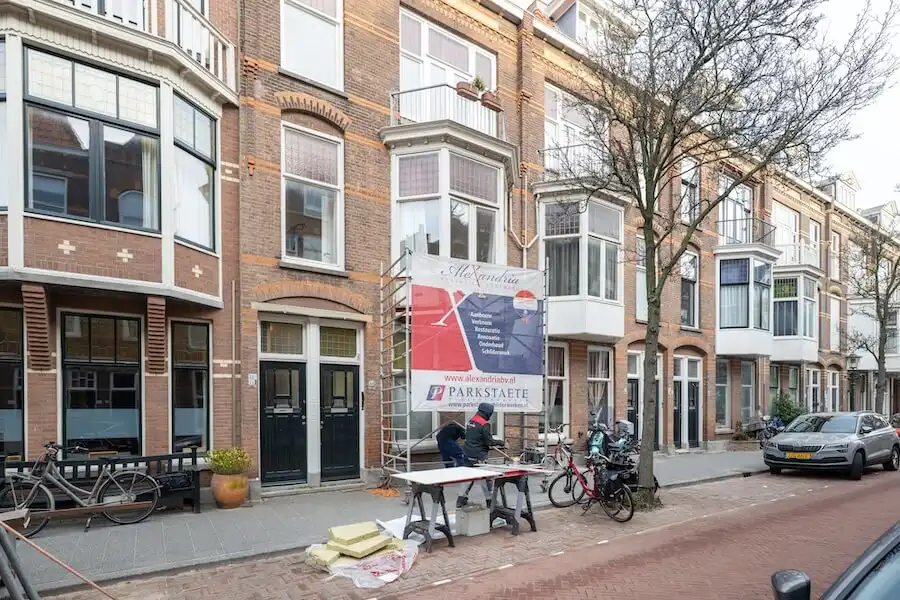 steigers bij erker renovatie